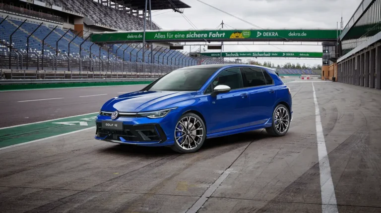 2025-Volkswagen-Golf-R-refresh-2-e1719339831568.webp.webp