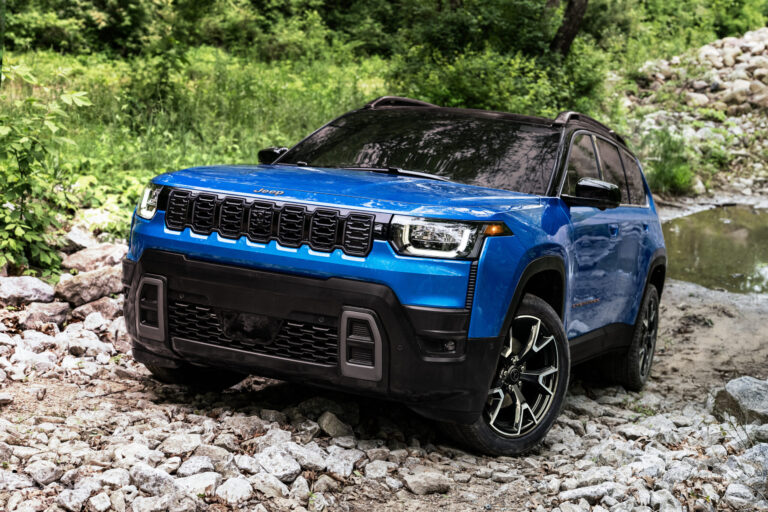 Jeep-Cherokee-teaser-3-scaled.jpg