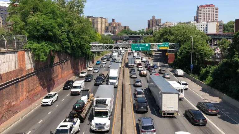 Bronx-NY-I-95-traffic-example-by-Famartin-e1764795841337.webp.webp