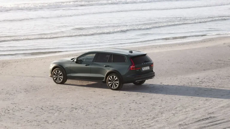 Volvo-V60-Cross-Country-featured-e1766764037322.webp.webp